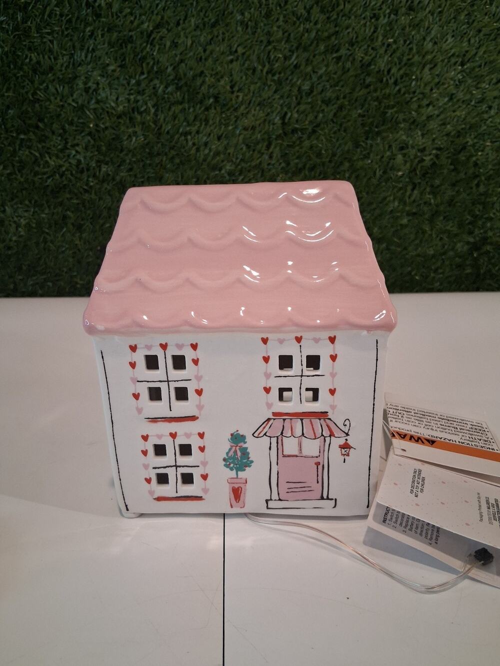 Walgreens Season of Love Light Up Ceramic House Valentine's Day Pink Roof NEW